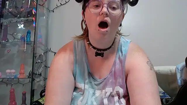 Snapshot of Pupghostt chatting on 06-05-26, 01:06 Pupghostt online show from 06-05-26, 01:06