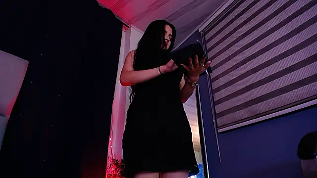 Emilyy05  online show from 02-03-26, 03:04