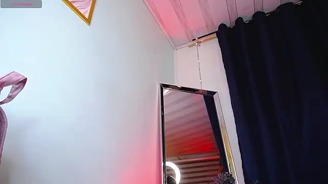 Emilyy05  online show from 03-25-26, 01:22