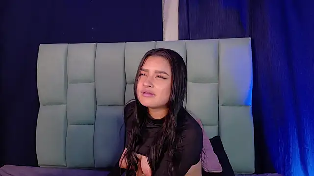 Emilyy05  online show from 04-21-26, 02:51