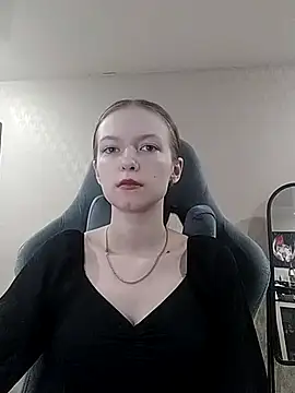 Snapshot of Yzi chatting on 12-23-25, 09:51 Yzi online show from 12-23-25, 09:51