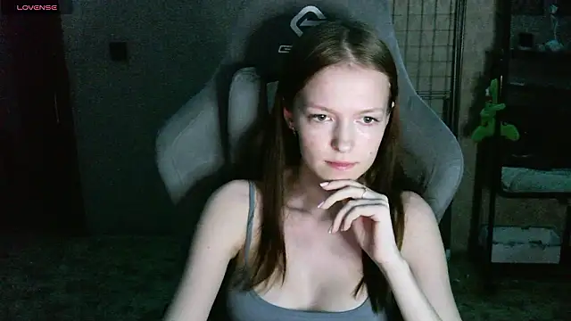 Snapshot of Yzi chatting on 02-15-26, 10:47 Yzi online show from 02-15-26, 10:47