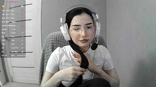 Snapshot of FaviolaHurl chatting on 12-20-25, 06:04 FaviolaHurl online show from 12-20-25, 06:04