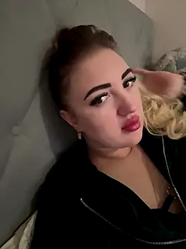 Snapshot of merabel1995 chatting on 01-08-26, 09:55 merabel1995 online show from 01-08-26, 09:55