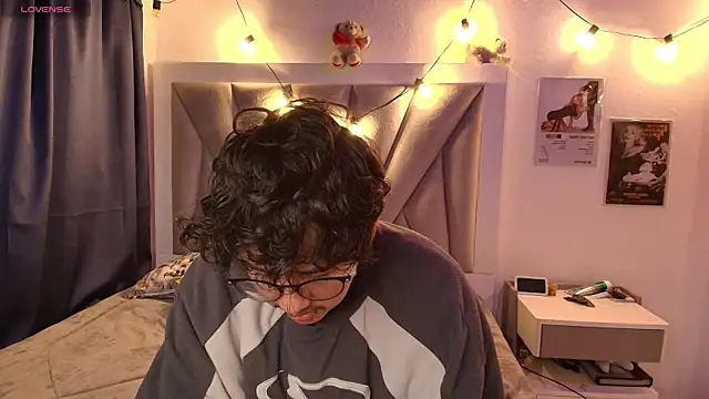 VelvetKai nom online show from 04-15-26, 11:39