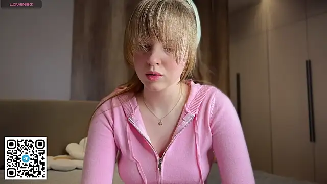 steffi meoww online show from 04-07-26, 09:15