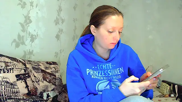 Snapshot of CrystallAngel chatting on 02-08-26, 04:43 CrystallAngel online show from 02-08-26, 04:43