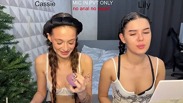 Snapshot of girls_secrets chatting on 01-09-26, 06:10 girls secrets online show from 01-09-26, 06:10