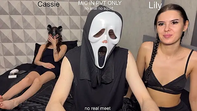 Snapshot of girls_secrets chatting on 02-18-26, 11:06 girls secrets online show from 02-18-26, 11:06