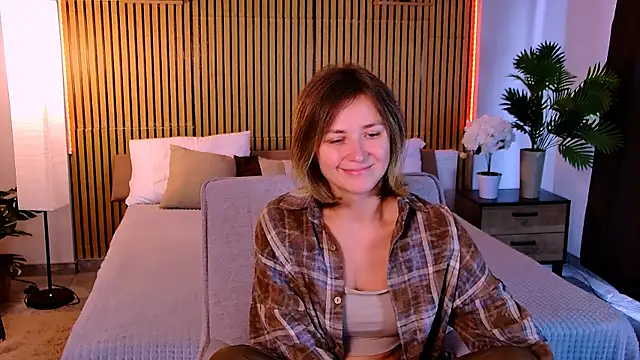 EmeraldGlow online show from 06-12-26, 02:38