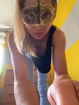 Snapshot of SexyMamiVee chatting on 05-09-26, 02:11 SexyMamiVee online show from 05-09-26, 02:11