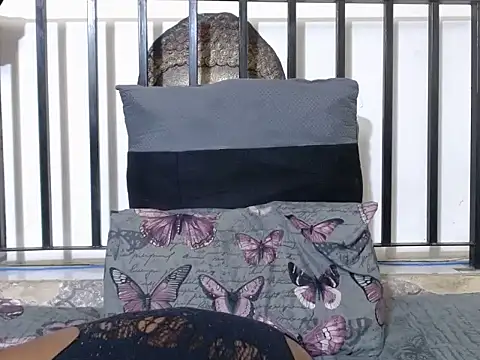 slenderbee2005 online show from 01-08-26, 08:00