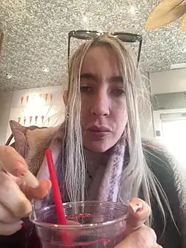 BarbieBlondieGirl online show from 12-22-25, 03:53