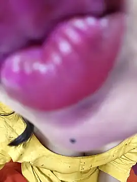 Yours-Zeenat online show from 04-17-26, 04:26