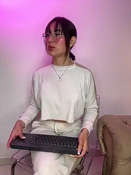 luna gv online show from 03-10-26, 10:42