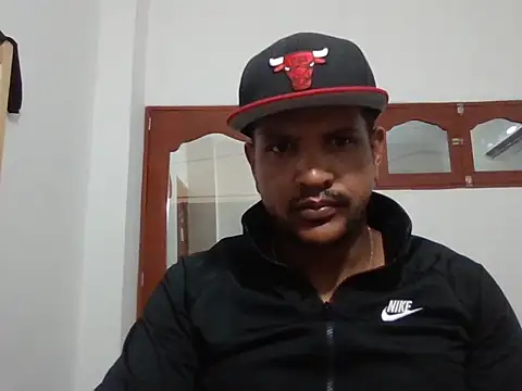 Snapshot of bigdick211292 chatting on 12-22-25, 10:51 bigdick211292 online show from 12-22-25, 10:51