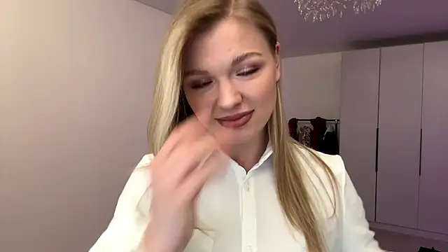 Snapshot of Missfit_ chatting on 01-08-26, 09:33 Missfit online show from 01-08-26, 09:33