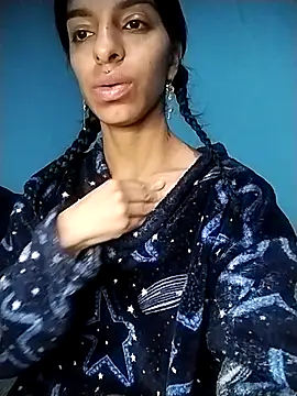 Snapshot of Alma_Kieran chatting on 01-08-26, 05:10 Alma Kieran online show from 01-08-26, 05:10