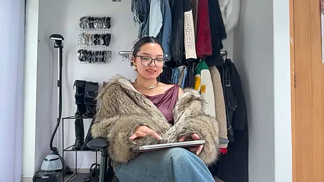 Snapshot of LubaLadeau chatting on 01-13-26, 02:11 LubaLadeau online show from 01-13-26, 02:11