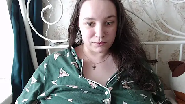 Snapshot of AmazingAllice chatting on 02-07-26, 01:15 AmazingAllice online show from 02-07-26, 01:15