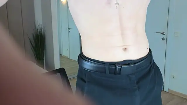 Snapshot of LEO__MILLER chatting on 01-09-26, 04:15 LEO MILLER online show from 01-09-26, 04:15