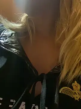 Snapshot of FoxxyFoxx chatting on 03-11-26, 08:15 FoxxyFoxx online show from 03-11-26, 08:15