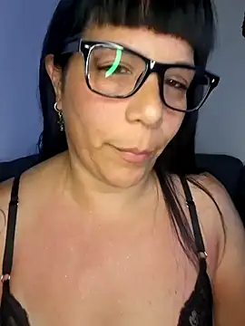 Snapshot of angielove1905 chatting on 01-12-26, 01:22 angielove1905 online show from 01-12-26, 01:22