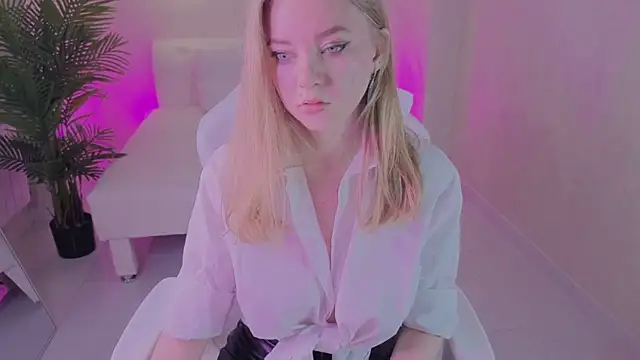 Snapshot of DianaDanian chatting on 01-08-26, 02:14 DianaDanian online show from 01-08-26, 02:14