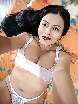 Snapshot of Laura-2026 chatting on 01-11-26, 04:17 Laura-2026 online show from 01-11-26, 04:17