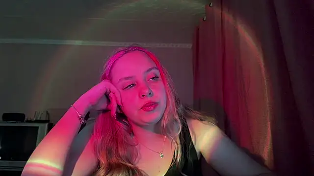 Snapshot of ZoraDearmon chatting on 01-12-26, 09:31 ZoraDearmon online show from 01-12-26, 09:31