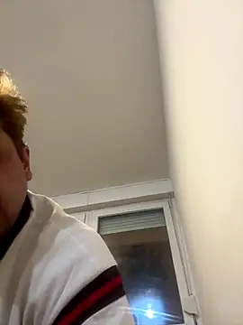 Snapshot of queerboth chatting on 01-06-26, 08:45 queerboth online show from 01-06-26, 08:45