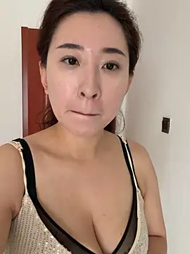 Jingjingxiang-520 online show from 05-25-26, 01:11