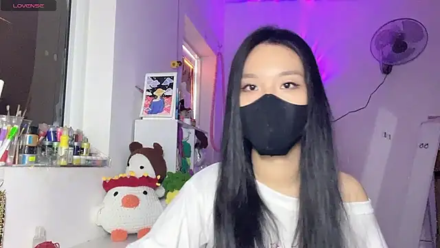 Snapshot of Tieu-May chatting on 04-24-26, 09:23 Tieu-May online show from 04-24-26, 09:23
