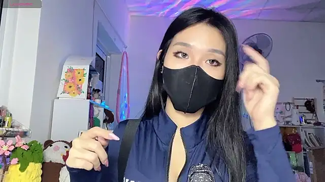 Snapshot of Tieu-May chatting on 05-10-26, 12:10 Tieu-May online show from 05-10-26, 12:10
