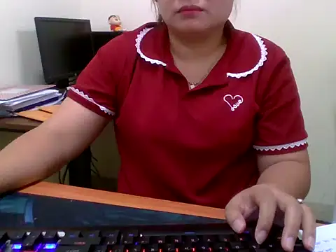 Sarah no land online show from 05-12-26, 03:14