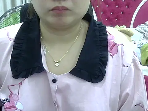 Sarah no land online show from 05-17-26, 07:50