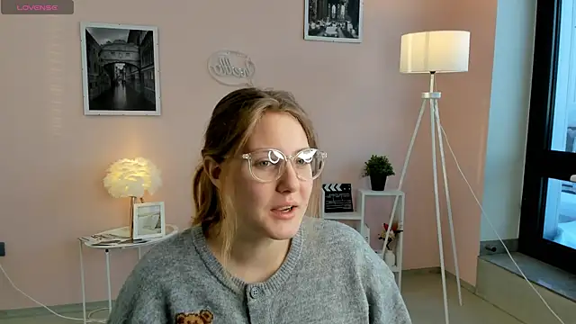 Snapshot of MaragretHathway chatting on 01-11-26, 06:29 MaragretHathway online show from 01-11-26, 06:29