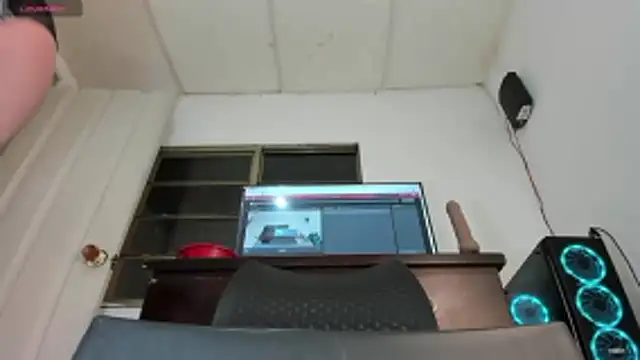 Snapshot of nickytabitch chatting on 06-16-26, 01:41 nickytabitch online show from 06-16-26, 01:41