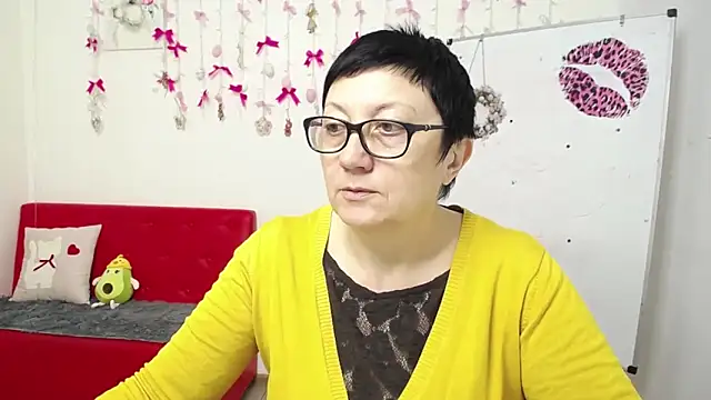 EmilyL0ve online show from 04-05-26, 05:37