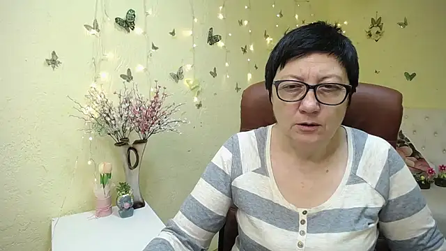 EmilyL0ve online show from 04-21-26, 05:14