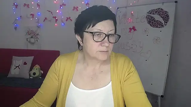 Snapshot of EmilyL0ve chatting on 05-02-26, 05:29 EmilyL0ve online show from 05-02-26, 05:29