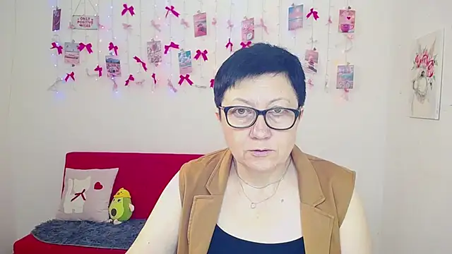 Snapshot of EmilyL0ve chatting on 05-08-26, 05:13 EmilyL0ve online show from 05-08-26, 05:13