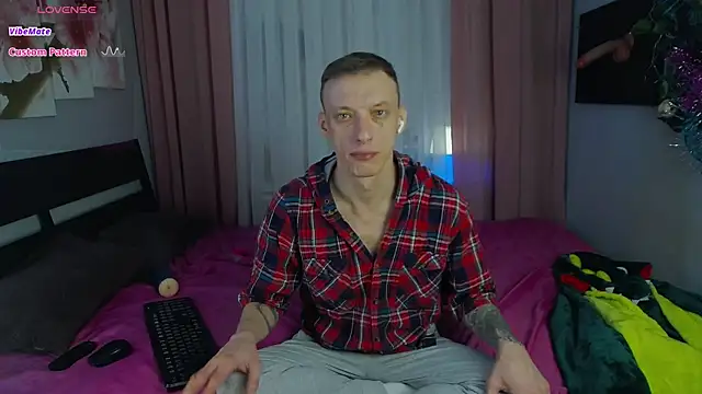 Snapshot of Jamie_Inked chatting on 01-07-26, 09:12 Jamie Inked online show from 01-07-26, 09:12