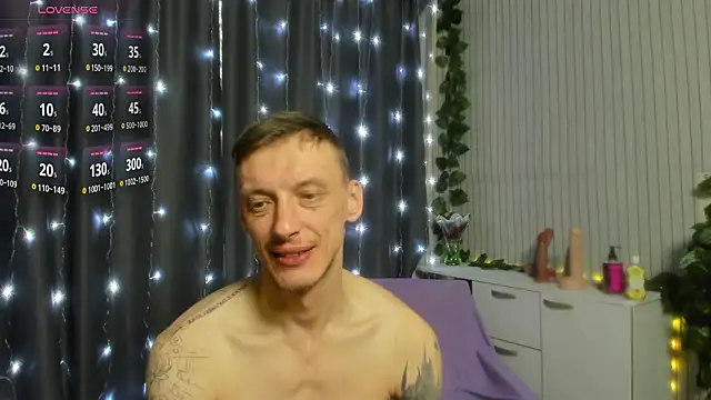 Snapshot of Jamie_Inked chatting on 03-09-26, 03:05 Jamie Inked online show from 03-09-26, 03:05