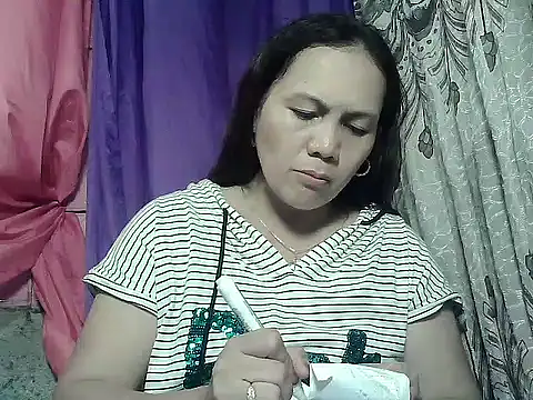 Snapshot of prettymomma24xx chatting on 05-09-26, 09:58 prettymomma24xx online show from 05-09-26, 09:58