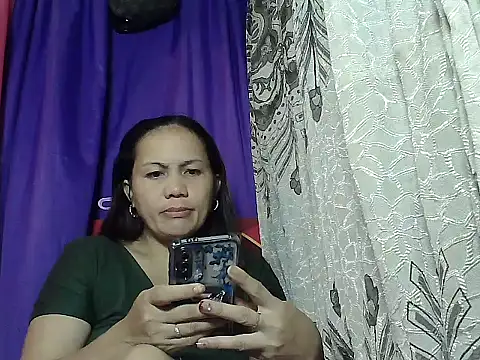 Snapshot of prettymomma24xx chatting on 05-14-26, 09:21 prettymomma24xx online show from 05-14-26, 09:21