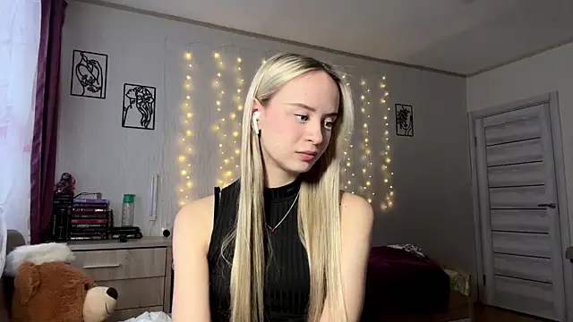 LatashiaOrcutt online show from 01-06-26, 12:42