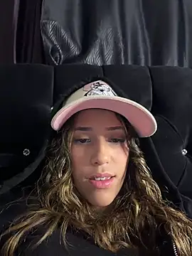 Snapshot of vicky_bass_ chatting on 04-25-26, 12:13 vicky bass online show from 04-25-26, 12:13