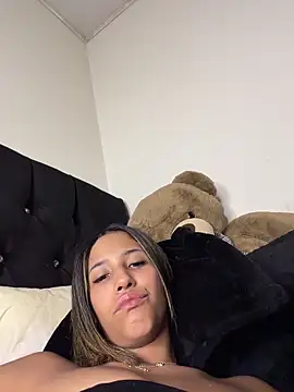 Snapshot of vicky_bass_ chatting on 06-02-26, 02:02 vicky bass online show from 06-02-26, 02:02