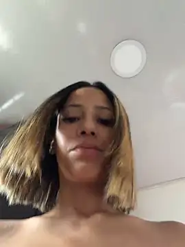 Snapshot of vicky_bass_ chatting on 07-17-26, 05:29 vicky bass online show from 07-17-26, 05:29